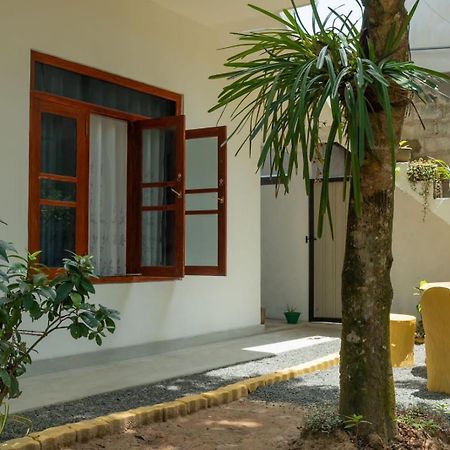 Lakru Home Stay Weligama Bagian luar foto